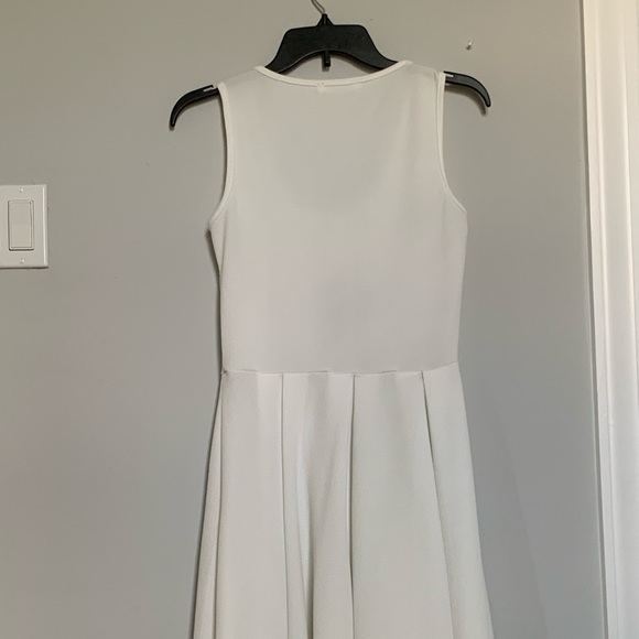 White dress - Picture 2 of 2